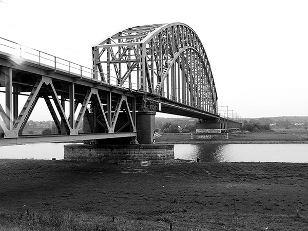 /images/brug-arnhem.jpg